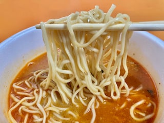 1年ぶりの復活でファン歓喜！？【ファミマ限定】辛さとウマさが際立つ担々麺