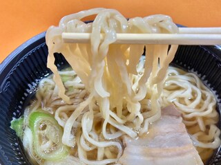 「長期保存も可能！」「めちゃうめえ！」【セブン】絶品ラーメンが冷凍食品として登場！