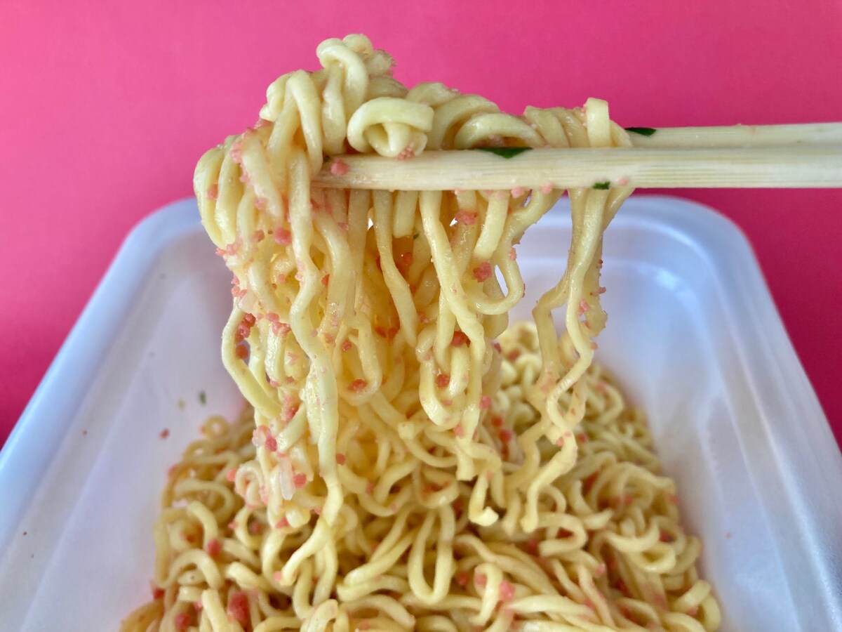 朗報過ぎる！たらこの量が衝撃的！？数量限定のカップ焼きそば【ファミマ】