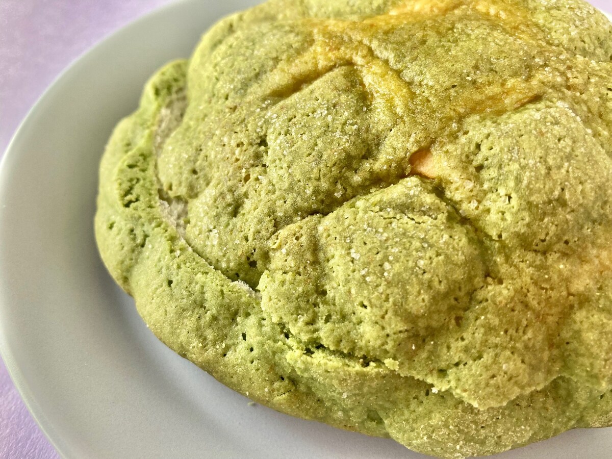 ずっしり濃厚で「めちゃウマい！」【ファミマ】満足感がヤバい抹茶のメロンパン