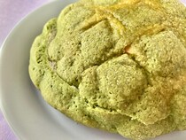 ずっしり濃厚で「めちゃウマい！」【ファミマ】満足感がヤバい抹茶のメロンパン