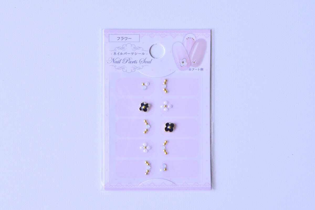セリアのネイルシールのやり方は?新作やパーツも紹介【2025】