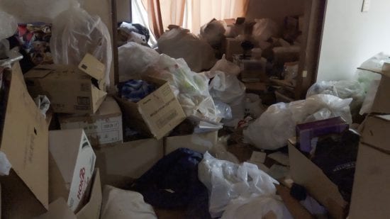 ゴミ屋敷で“父の遺体”と暮らしていた50代息子。特殊清掃員が見た、死体遺棄事件に潜む“貧困”の実態