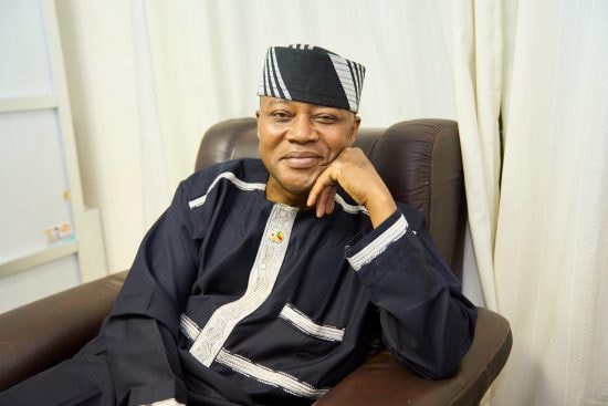 「私の前で日本の悪口を言ったらボコボコにする」『ここがヘンだよ日本人』ゾマホン(60)が語る“日本愛”と危険視されたベナンでの政治活動