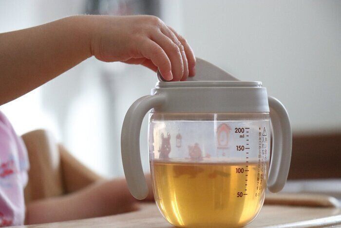 子どもの水分補給。麦茶が要注意って知ってた?!　梅雨～夏に衛生的に持ち歩く3つのコツとは？【専門家監修】