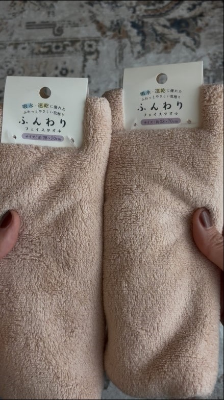 100均のタオル2枚をコツコツ縫って、ママが娘に作ったのは……「まさかーー」　予想外の完成品に「え、天才？」