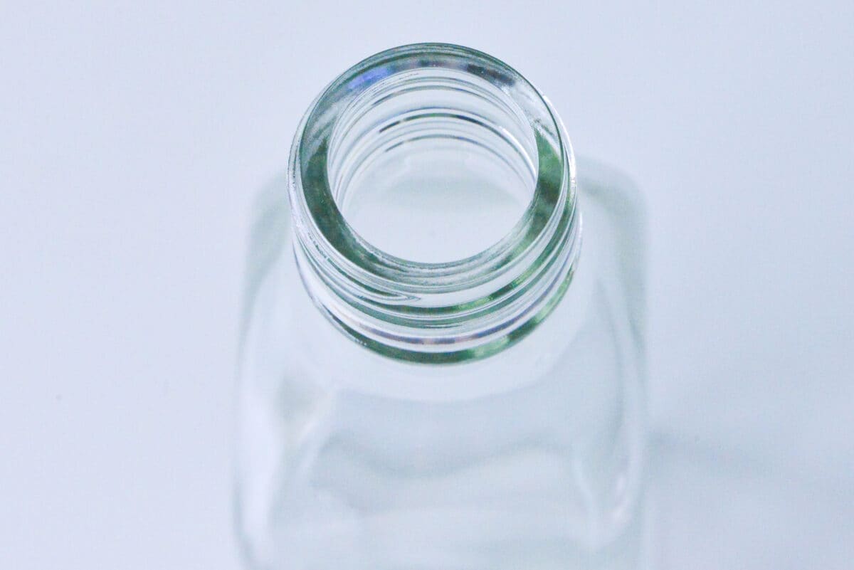 セリアの花瓶おすすめ6選|大きめのものやおしゃれな一輪挿しも紹介