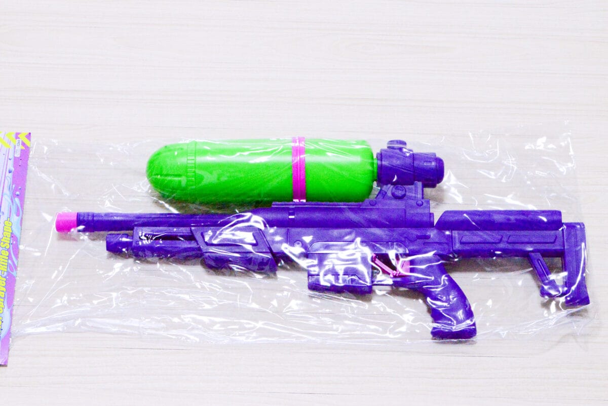 ダイソーの水鉄砲おすすめ7選!話題の電動水鉄砲やタンク式も紹介