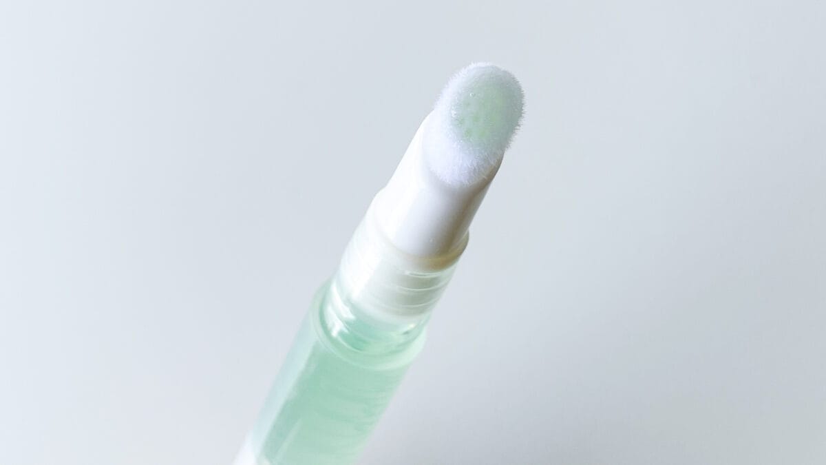 セリアのネイルシールのやり方は?新作やパーツも紹介【2025】