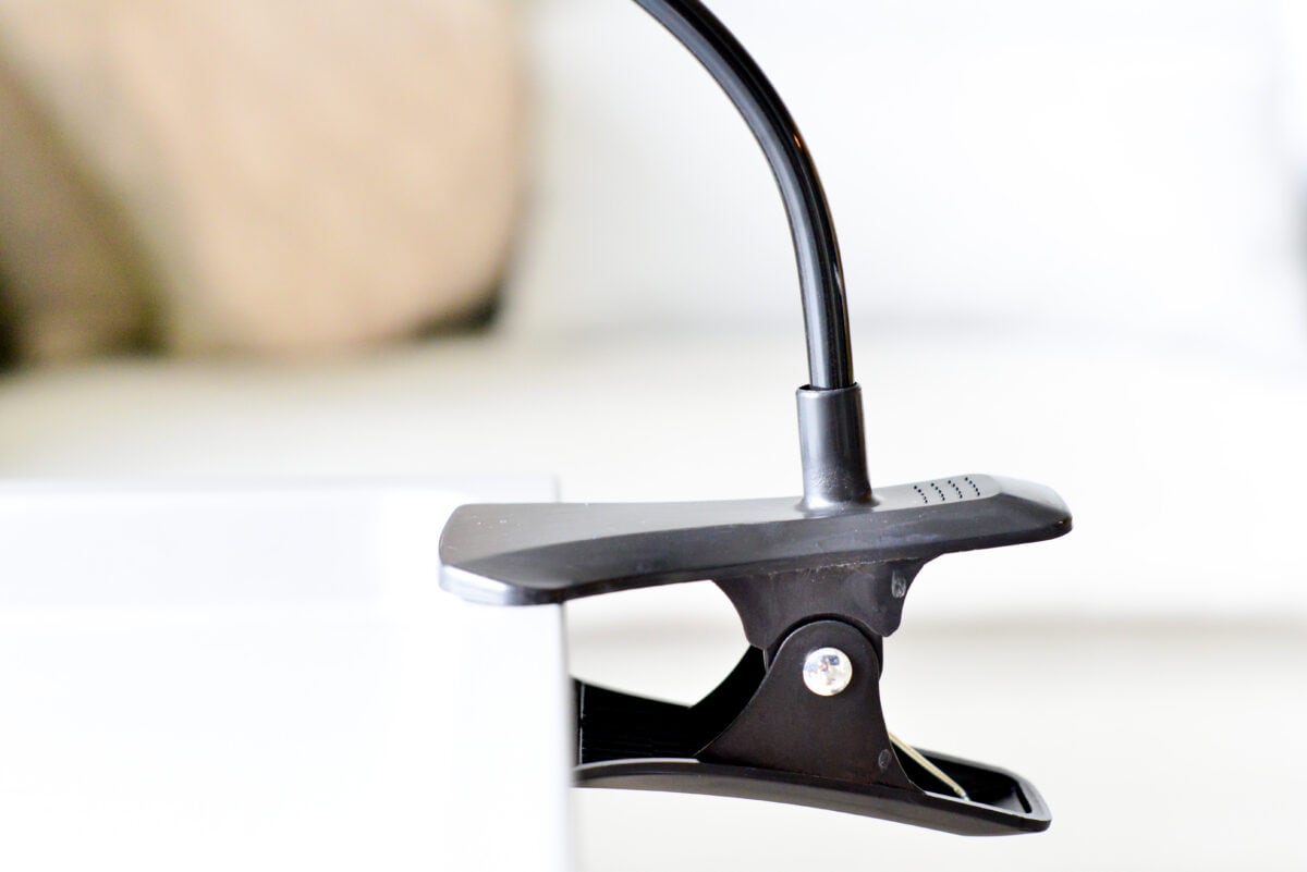 セリアのスマホスタンドがスゴすぎ!こんなに便利で110円ってマジか