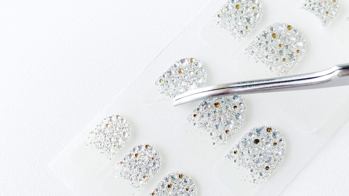 セリアのネイルシールのやり方は?新作やパーツも紹介【2025】