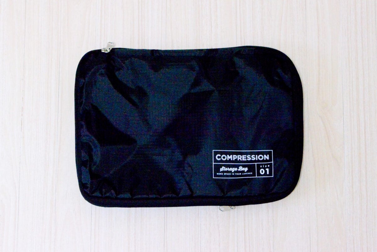 ダイソー「圧縮バッグ」は旅行におすすめ!収納にも便利な実力をレビュー