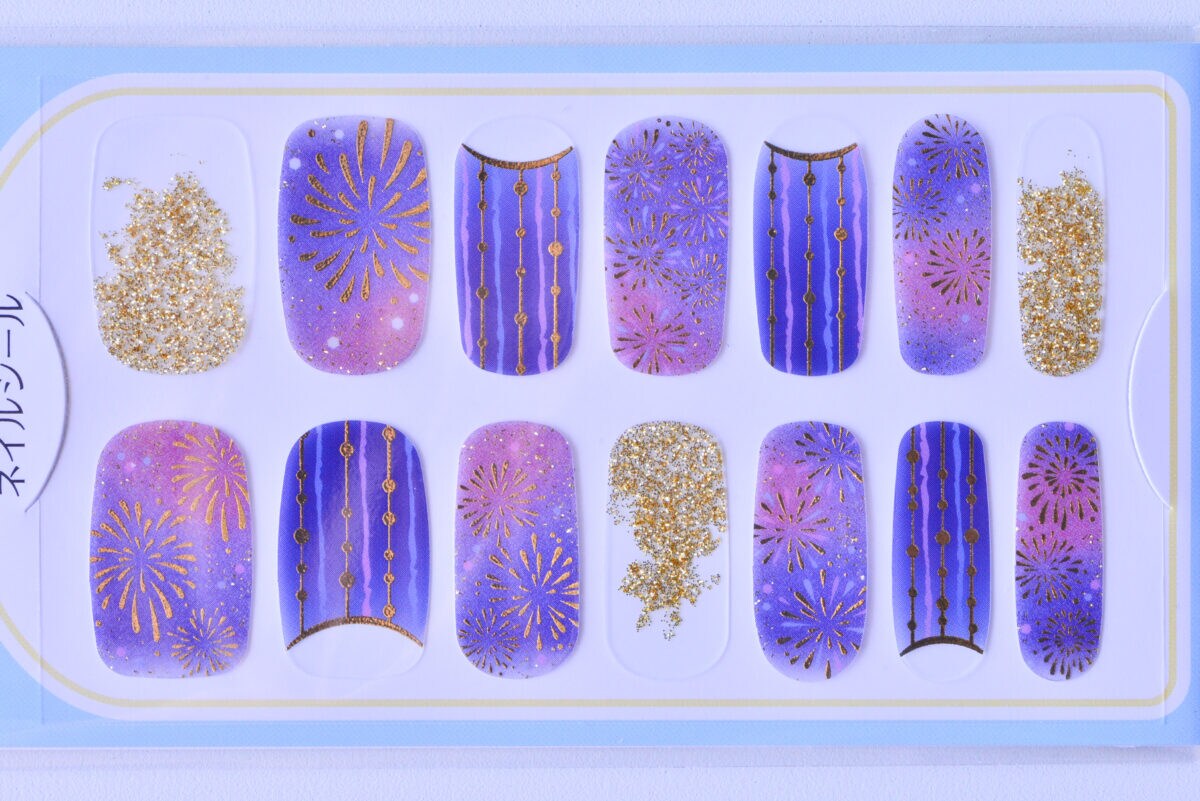 セリアのネイルシールのやり方は?新作やパーツも紹介【2025】