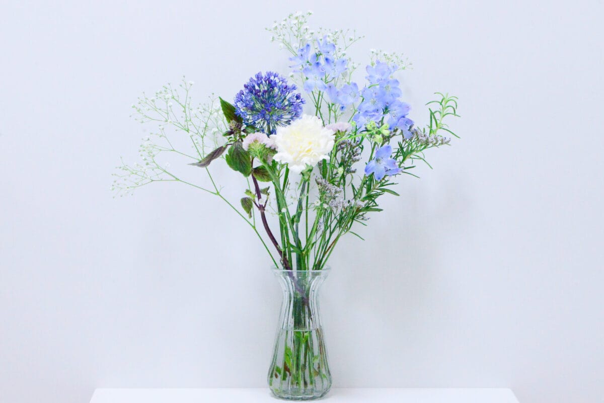 セリアの花瓶おすすめ6選｜大きめのものやおしゃれな一輪挿しも紹介