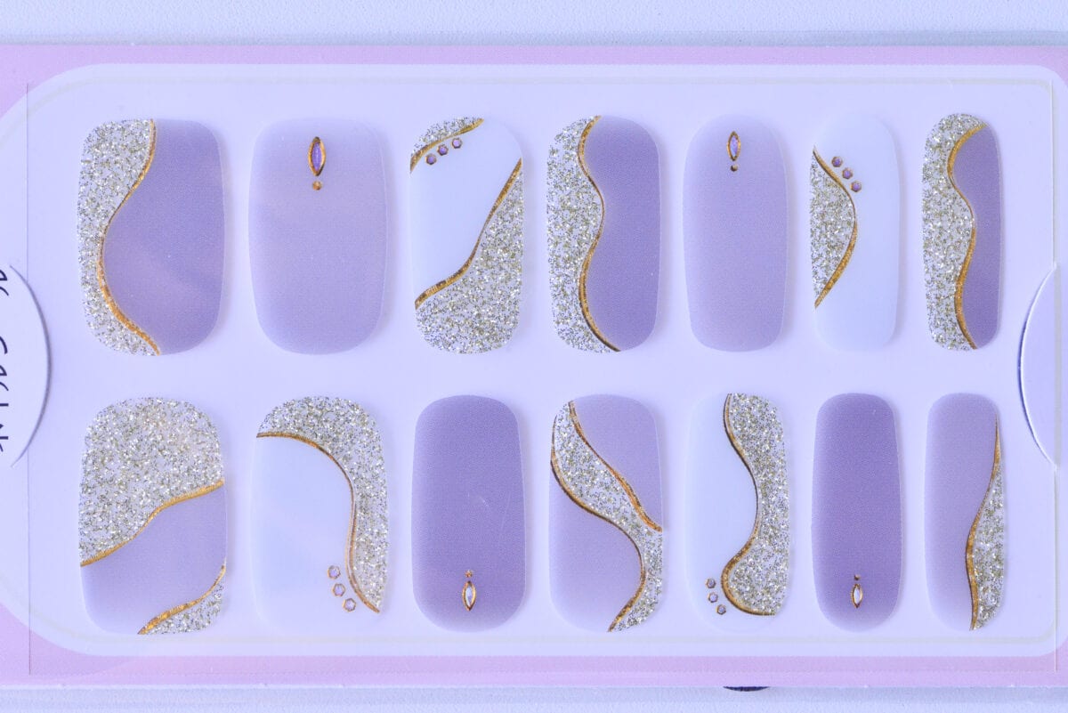 セリアのネイルシールのやり方は?新作やパーツも紹介【2025】