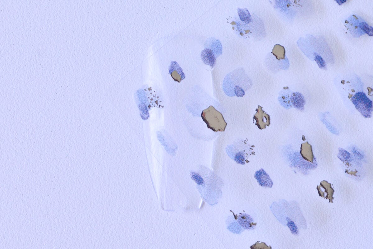 セリアのネイルシールのやり方は?新作やパーツも紹介【2025】