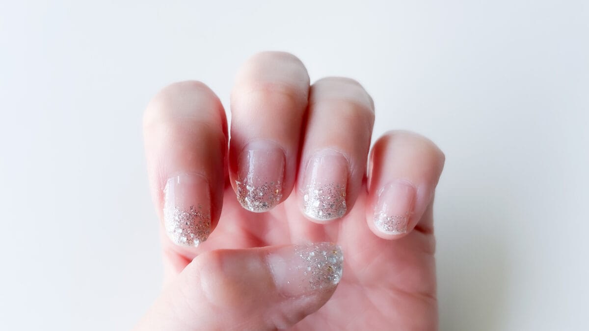 セリアのネイルシールのやり方は?新作やパーツも紹介【2025】