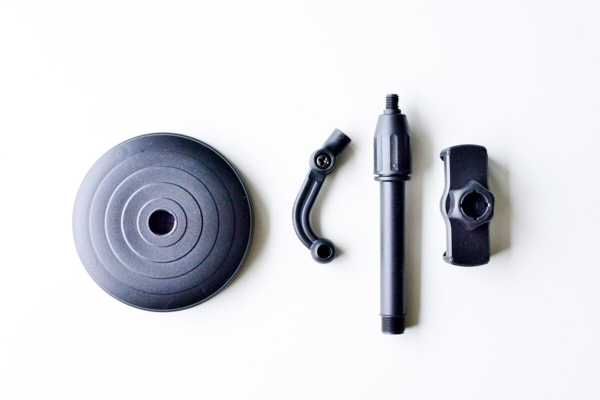 セリアのスマホスタンドがスゴすぎ!こんなに便利で110円ってマジか