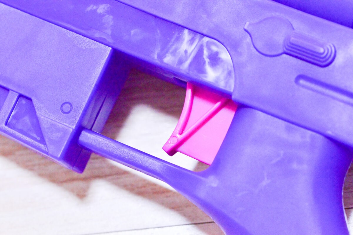 ダイソーの水鉄砲おすすめ7選!話題の電動水鉄砲やタンク式も紹介