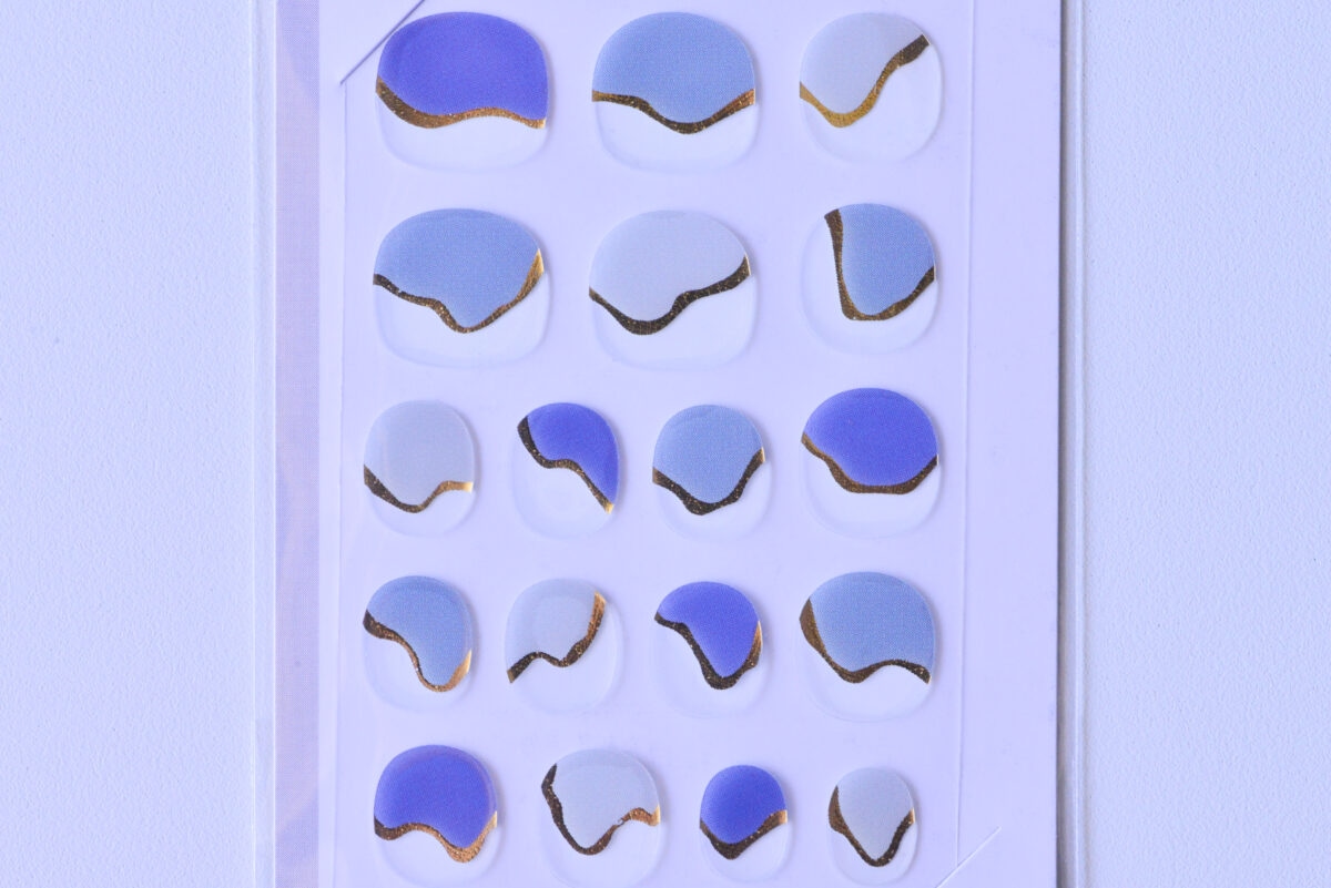 セリアのネイルシールのやり方は?新作やパーツも紹介【2025】