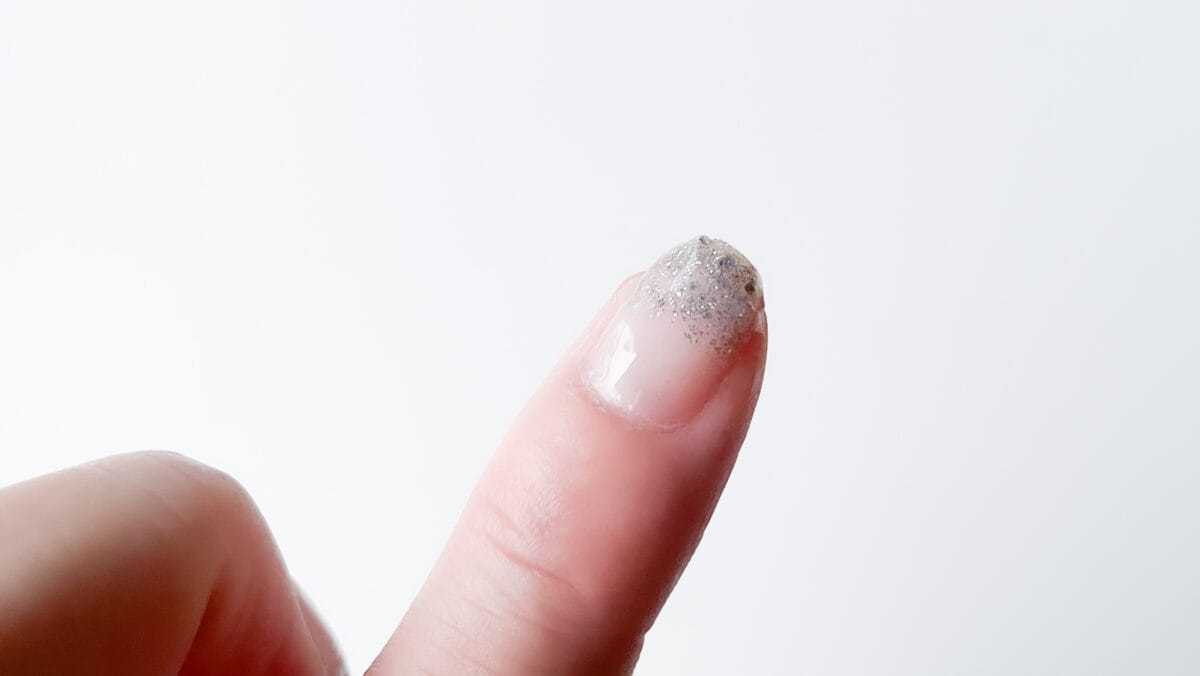 セリアのネイルシールのやり方は?新作やパーツも紹介【2025】