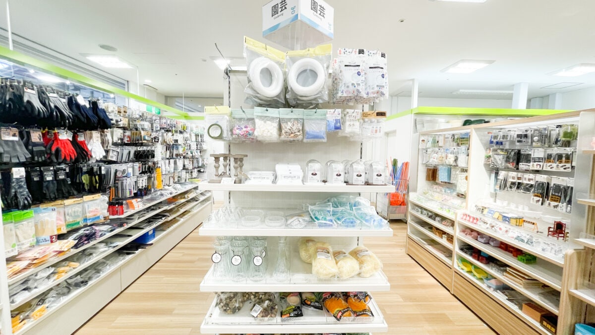 セリアの花瓶おすすめ6選|大きめのものやおしゃれな一輪挿しも紹介