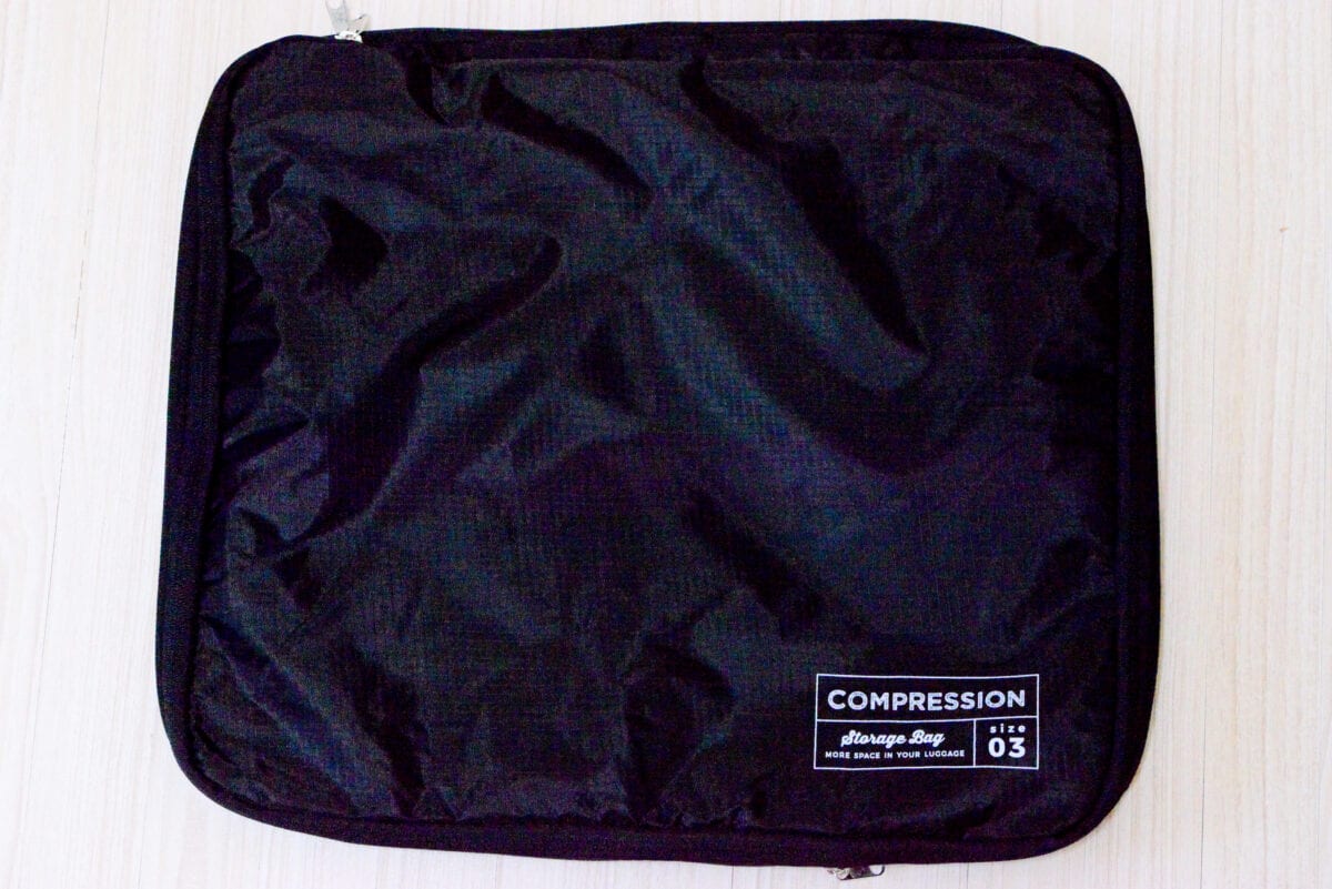 ダイソー「圧縮バッグ」は旅行におすすめ!収納にも便利な実力をレビュー