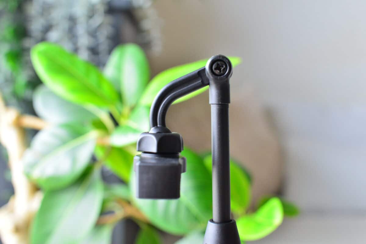 セリアのスマホスタンドがスゴすぎ!こんなに便利で110円ってマジか