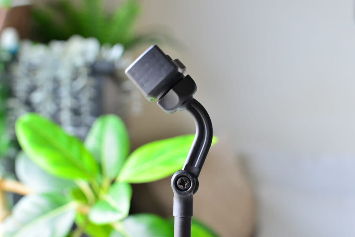 セリアのスマホスタンドがスゴすぎ!こんなに便利で110円ってマジか