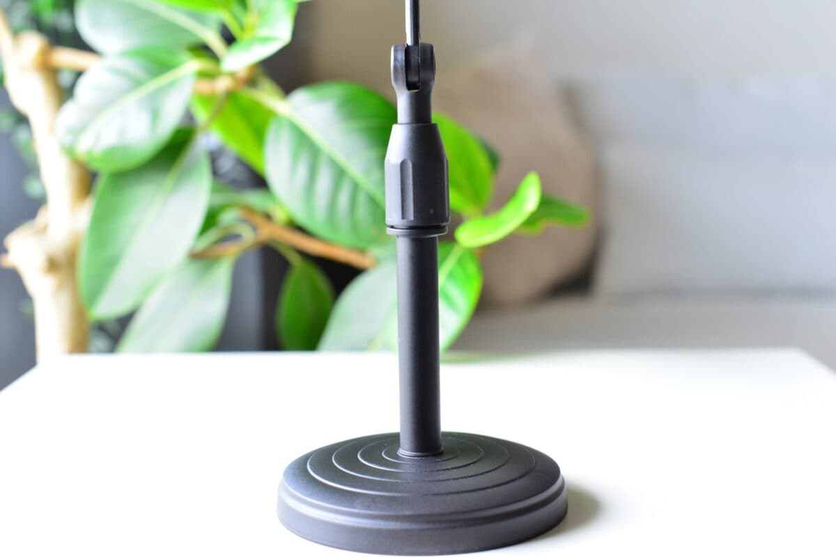 セリアのスマホスタンドがスゴすぎ!こんなに便利で110円ってマジか