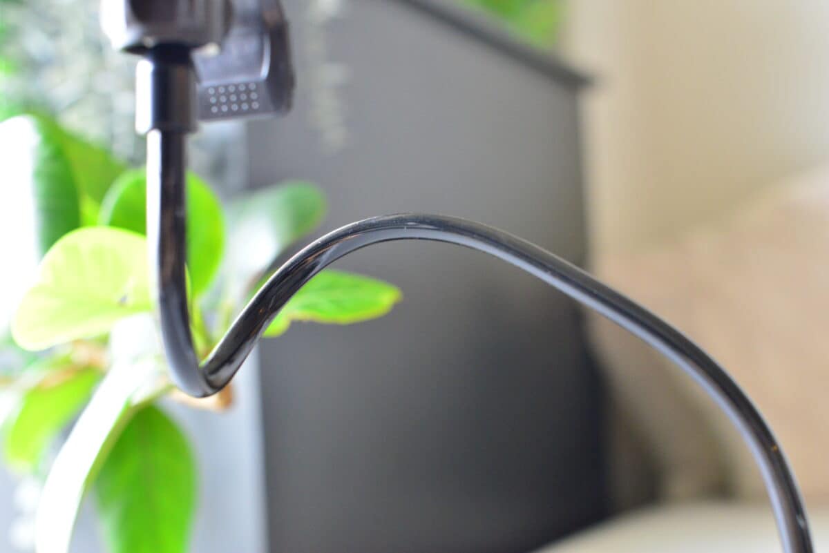 セリアのスマホスタンドがスゴすぎ!こんなに便利で110円ってマジか