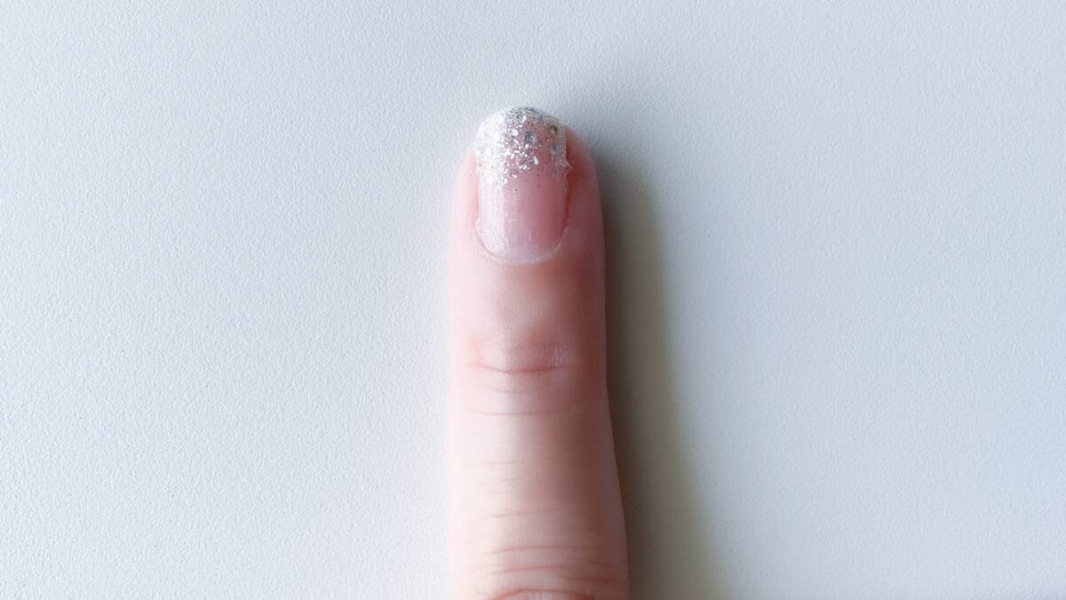 セリアのネイルシールのやり方は?新作やパーツも紹介【2025】