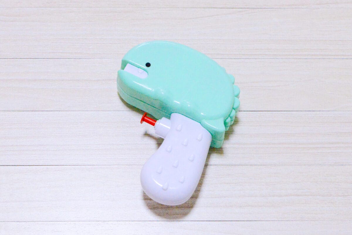 ダイソーの水鉄砲おすすめ7選!話題の電動水鉄砲やタンク式も紹介