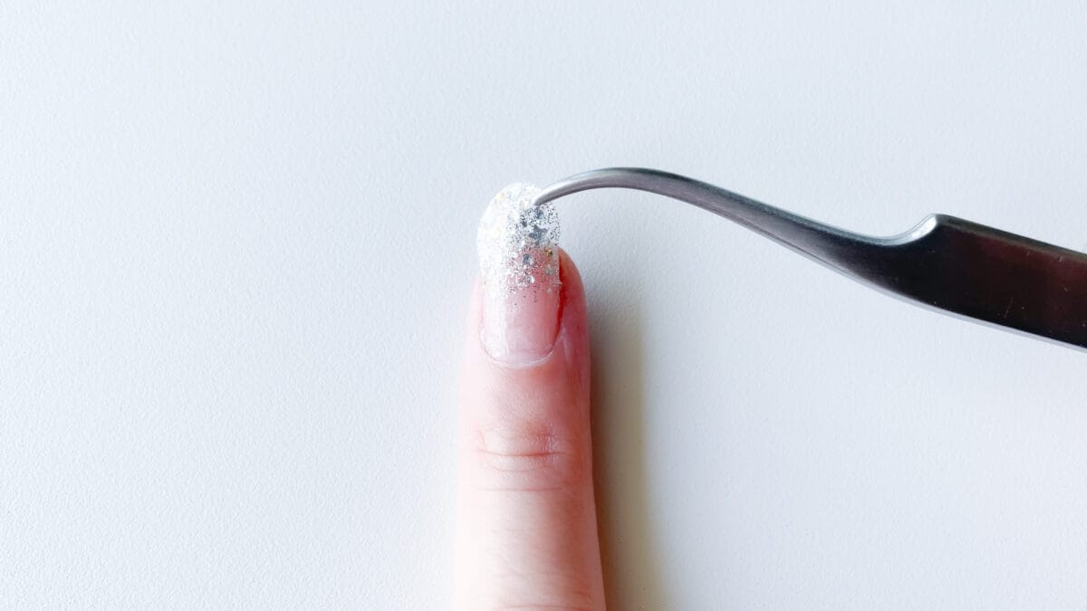 セリアのネイルシールのやり方は?新作やパーツも紹介【2025】