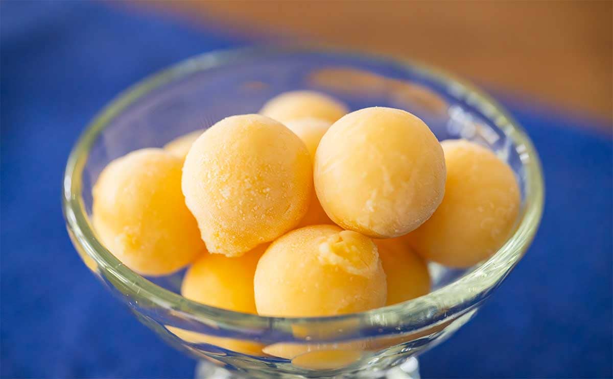 完熟マンゴーの果汁感!新発売の【アイスの実】に「めっちゃ濃厚」の声