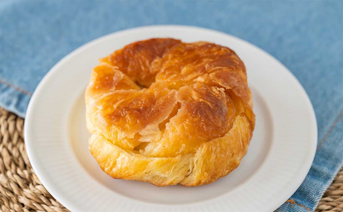 「圧倒的お気に入り」ローソンの人気商品【クイニーアマンサンド】に新商品登場、塩キャラメルクリームの甘さがたまらない