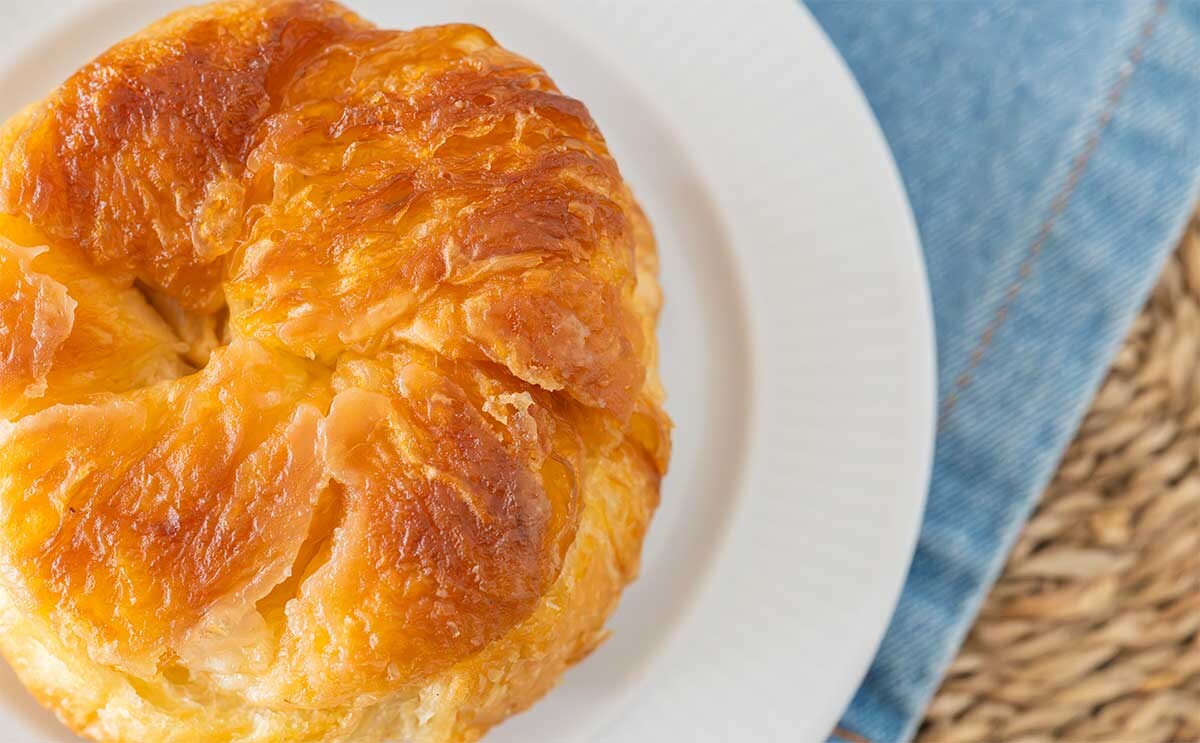 「圧倒的お気に入り」ローソンの人気商品【クイニーアマンサンド】に新商品登場、塩キャラメルクリームの甘さがたまらない