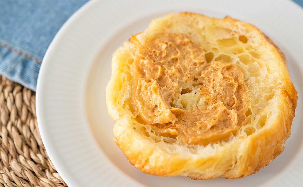 「圧倒的お気に入り」ローソンの人気商品【クイニーアマンサンド】に新商品登場、塩キャラメルクリームの甘さがたまらない