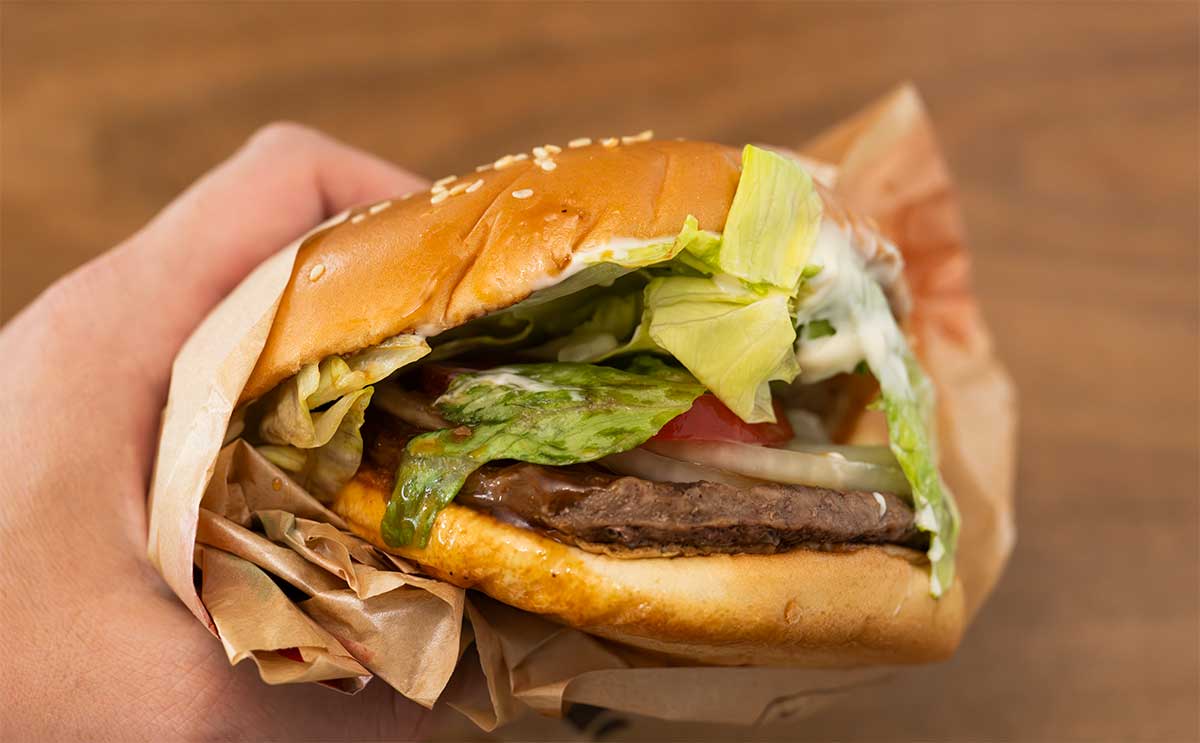「これは半端ない」「食べ切れなかった」【バーガーキング】角切り牛肩ロースを挟んだ人気商品が限定復活