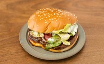 「これは半端ない」「食べ切れなかった」【バーガーキング】角切り牛肩ロースを挟んだ人気商品が限定復活