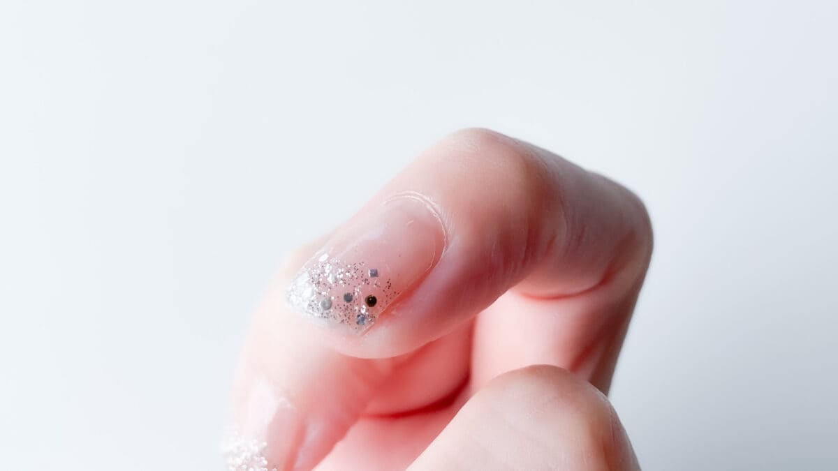 セリアのネイルシールのやり方は?新作やパーツも紹介【2025】