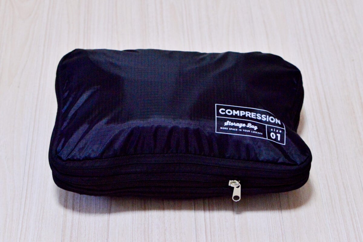 ダイソー「圧縮バッグ」は旅行におすすめ!収納にも便利な実力をレビュー