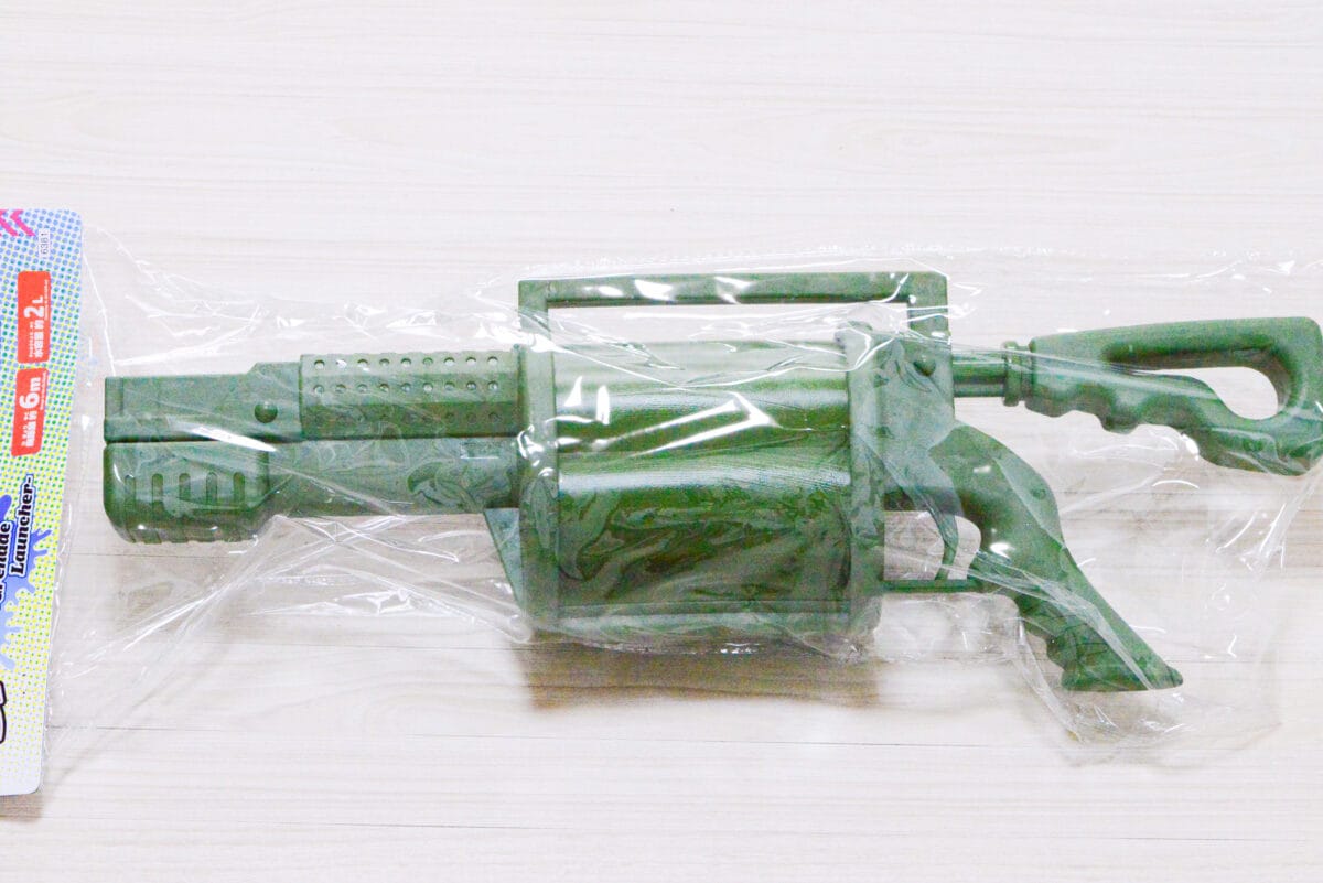 ダイソーの水鉄砲おすすめ7選!話題の電動水鉄砲やタンク式も紹介