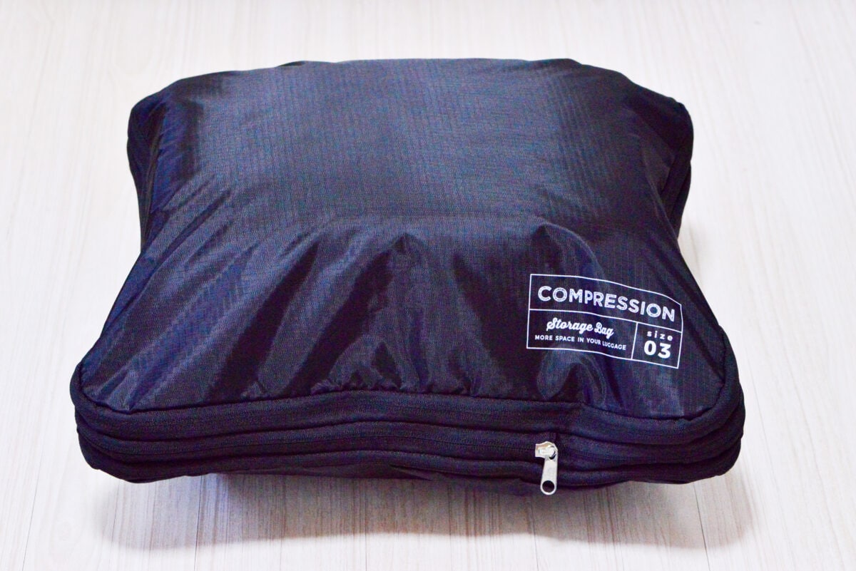 ダイソー「圧縮バッグ」は旅行におすすめ!収納にも便利な実力をレビュー