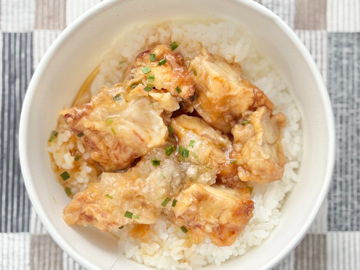 優しい味つけにほっとする……!【ファミマ】手軽に食べられる新作丼