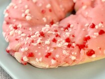 ドーナツみたいだけど実は……？【ファミマ】ピンクでかわいい新作を実食