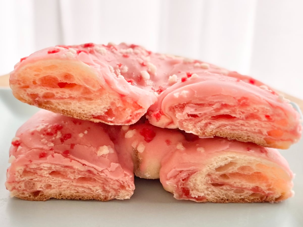 ドーナツみたいだけど実は……？【ファミマ】ピンクでかわいい新作を実食