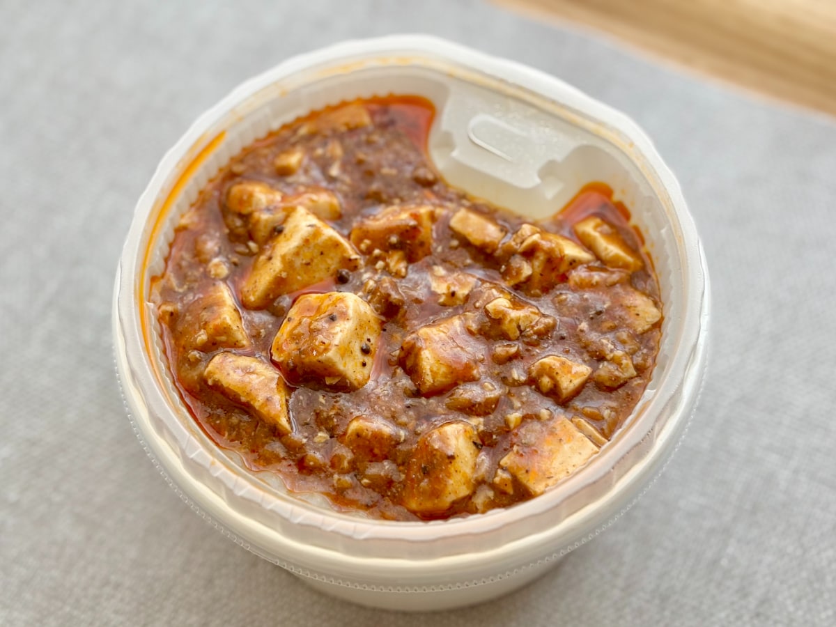 王道の組み合わせで大優勝!【ファミマ】食べ切りサイズもうれしい旨辛丼