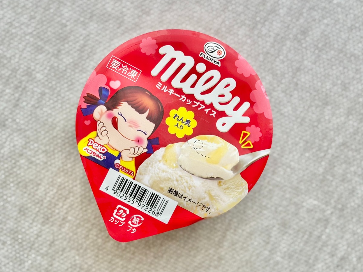 一見、真っ白だけど……【ファミマ限定】人気おやつとのコラボアイス