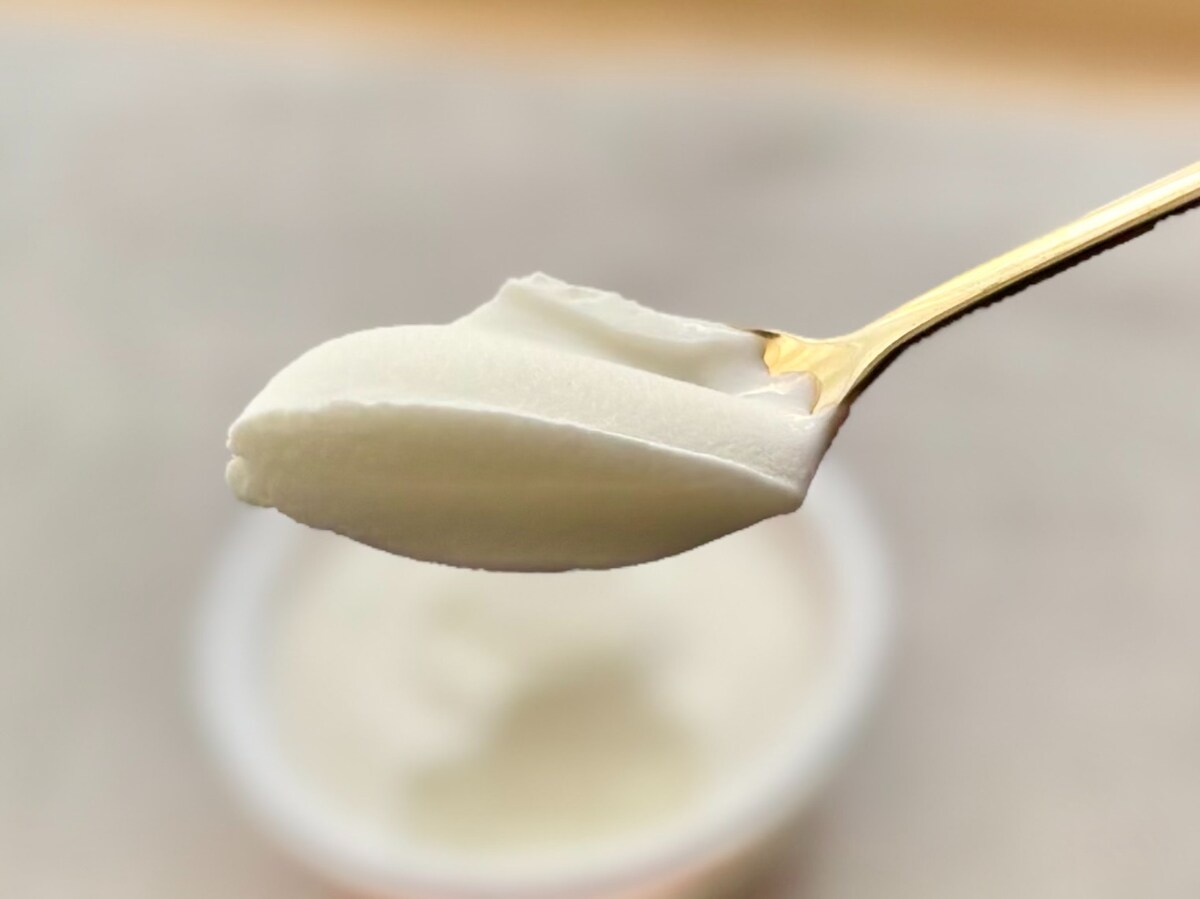 一見、真っ白だけど……【ファミマ限定】人気おやつとのコラボアイス